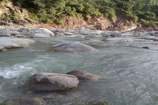 बाढीले गोदावरी धामका मठ मन्दिरमा क्षति, ढुंगा र बालुवाले पुरिए संरचना 